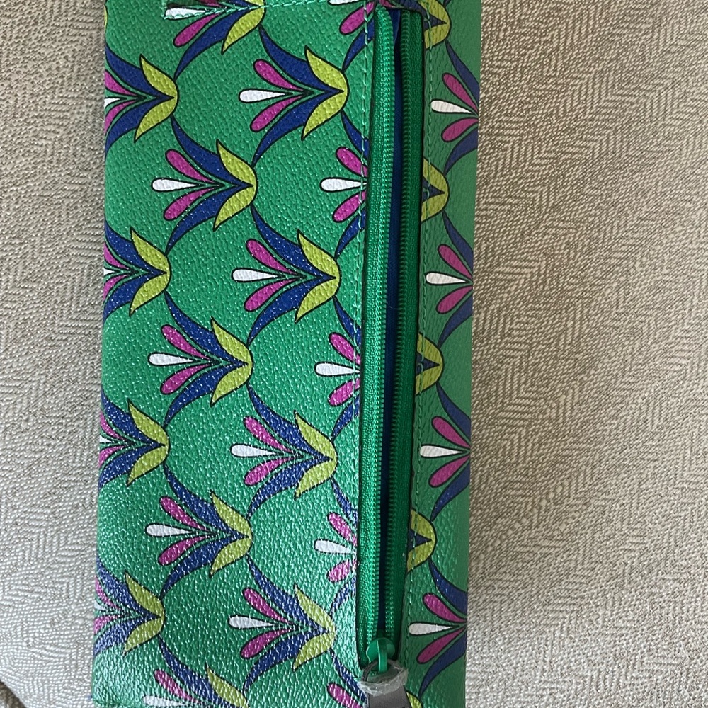 Vera Bradley wallet green tulip print - Picture 3 of 3